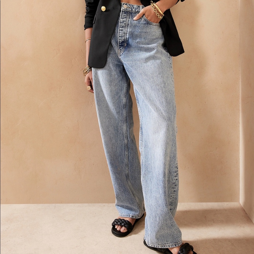 NWT Banana Republic Baggy Jeans | The Petite Loose Jean Light Wash New with Tags